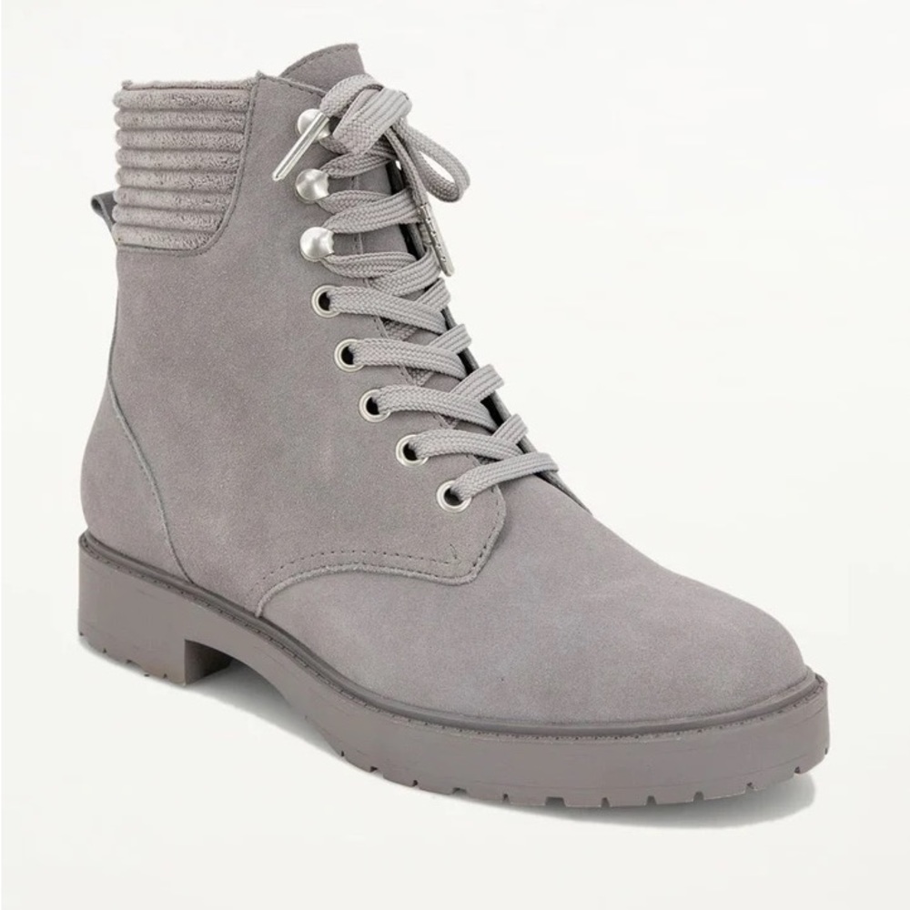 New splendid Suede boots in grey size 7 US ☀️